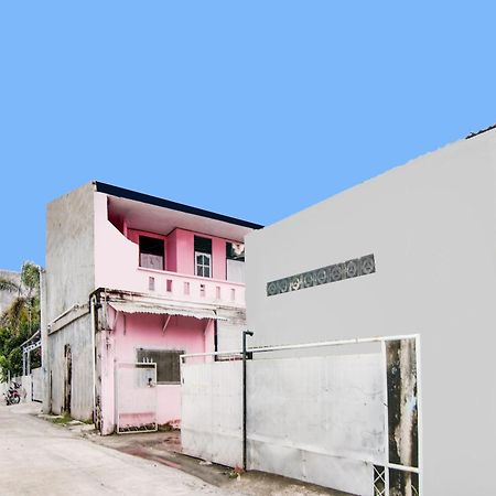 Spot On 91858 Raja Homestay Syariah Pekanbaru Exterior photo