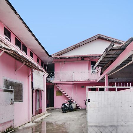 Spot On 91858 Raja Homestay Syariah Pekanbaru Exterior photo
