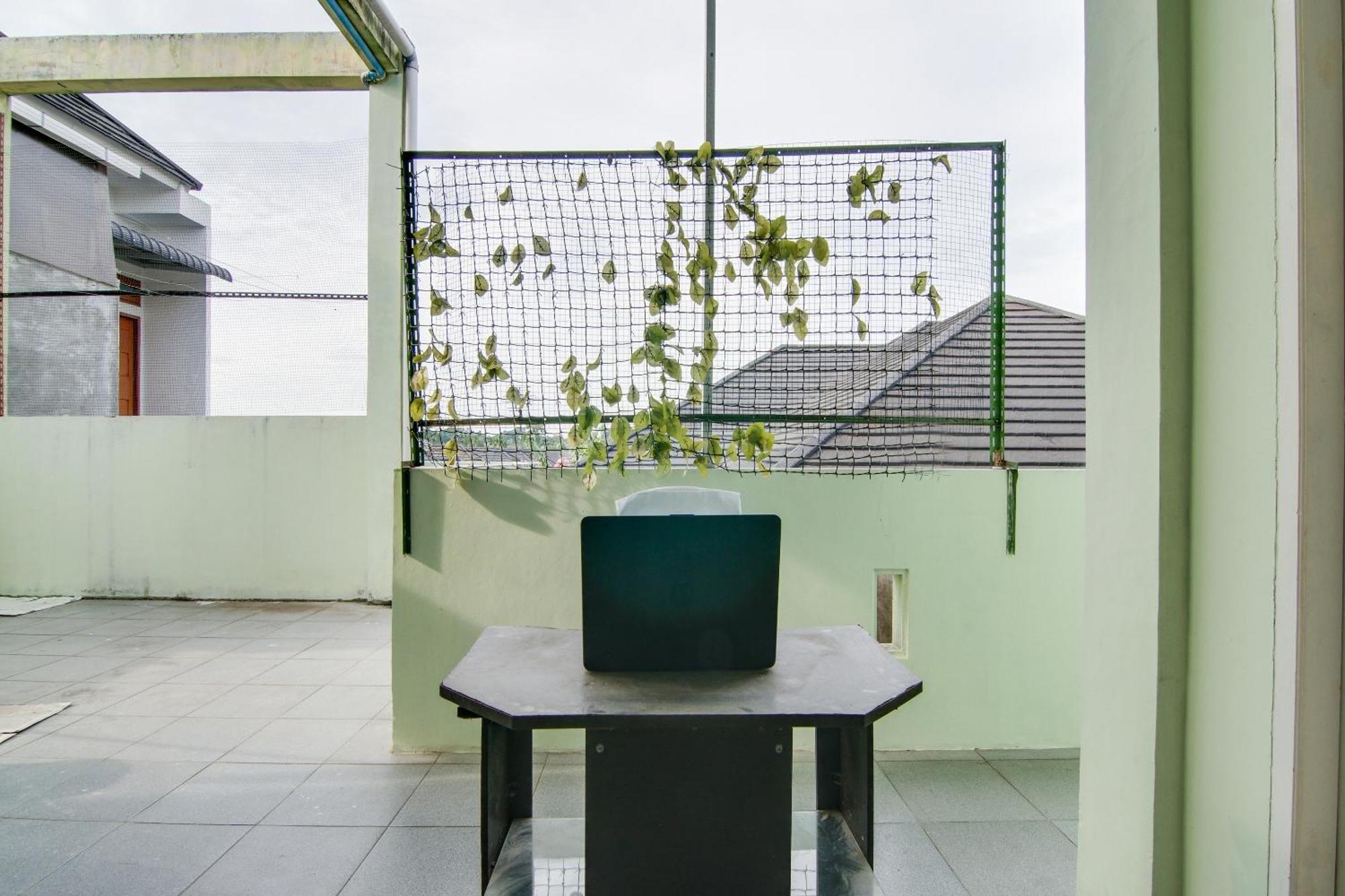 Spot On 91858 Raja Homestay Syariah Pekanbaru Exterior photo