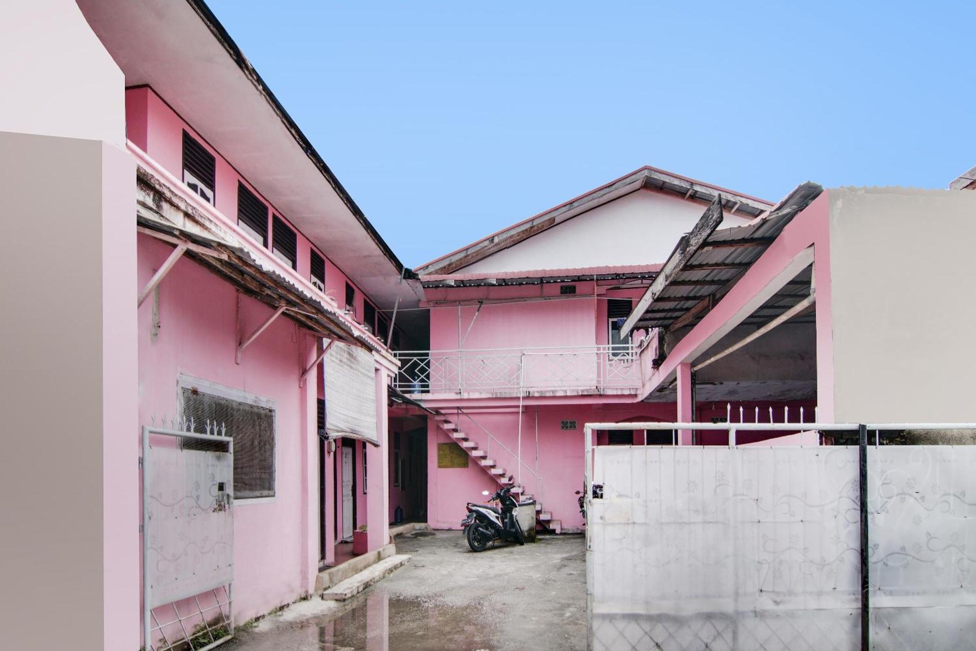 Spot On 91858 Raja Homestay Syariah Pekanbaru Exterior photo