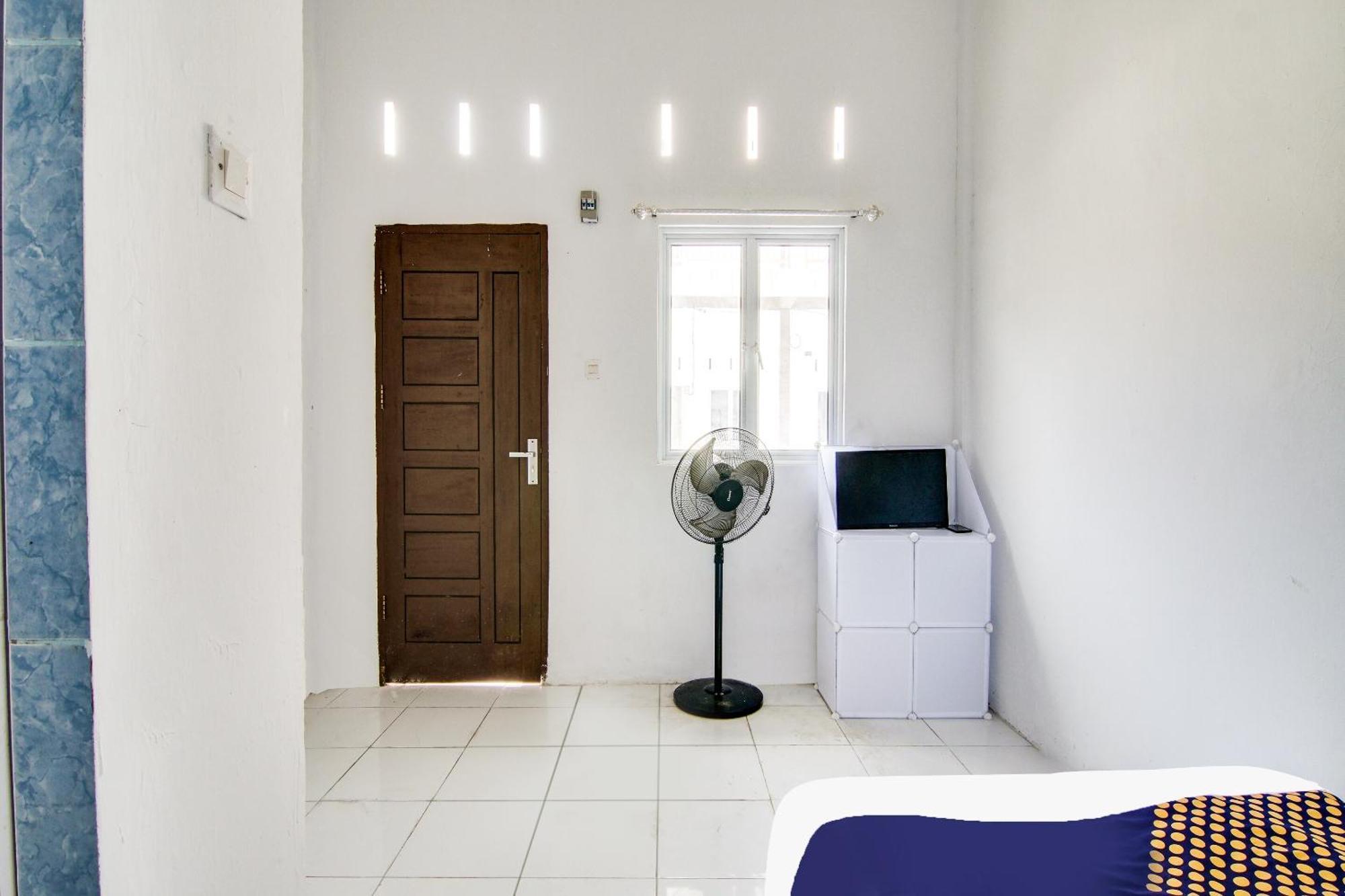 Spot On 91858 Raja Homestay Syariah Pekanbaru Exterior photo