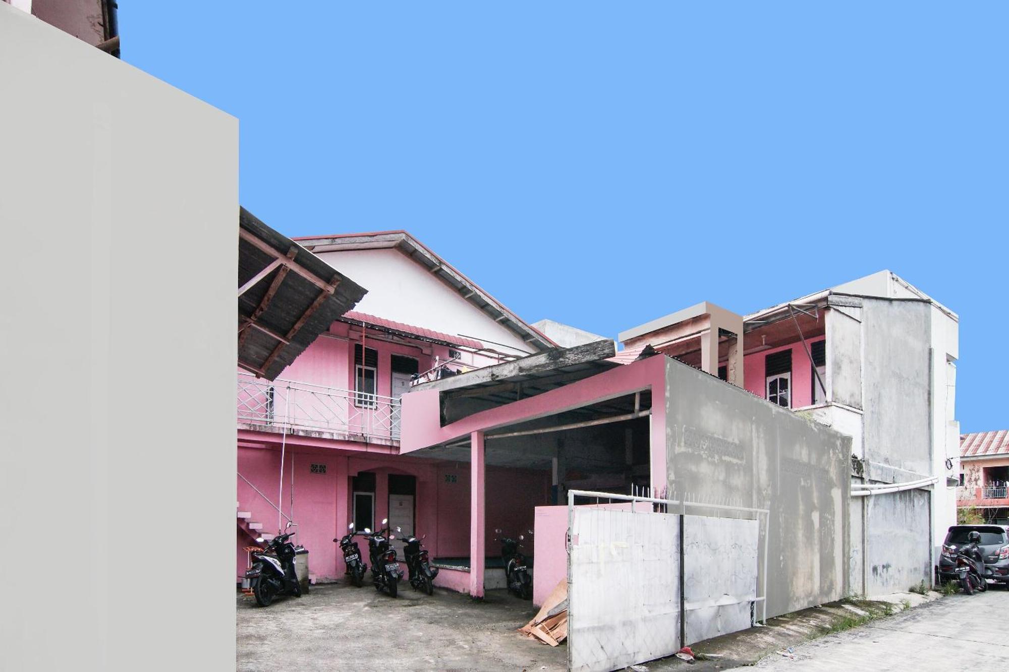 Spot On 91858 Raja Homestay Syariah Pekanbaru Exterior photo